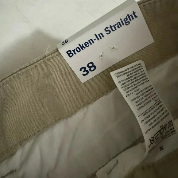 Old Navy Broken In Straight Khaki Shorts 10" Inseam at Knee Mens Size 38 - Picture 2 of 7